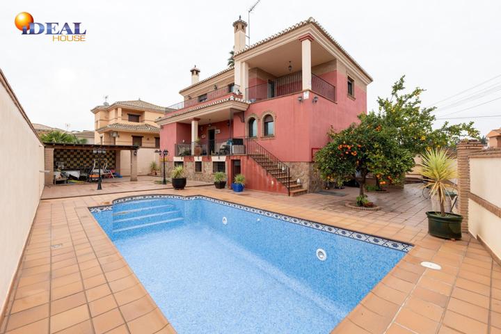 Vive el Lujo a lo Grande: Exclusivo Chalet Independiente con Piscina en Los Chopos photo 0