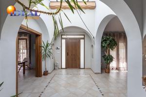 EXCLUSIVIDAD, ESPACIO Y LUJO EN CORTIJO DE SAN JAVIER – ¡UN CHALET ÚNICO! photo 0