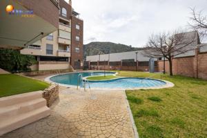 Estupendo piso con garaje y piscina en Lancha de Cenes. photo 0