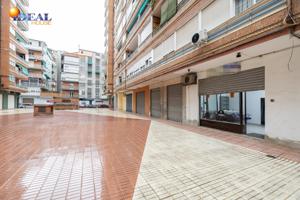 ¡Oportunidad de Inversión en el Barrio del Zaidín! Local Comercial en Venta photo 0