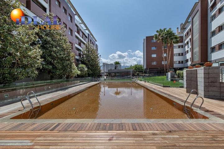 Magnífico piso con altas calidades con piscina, plaza de garaje y trastero. Novocampus. photo 0