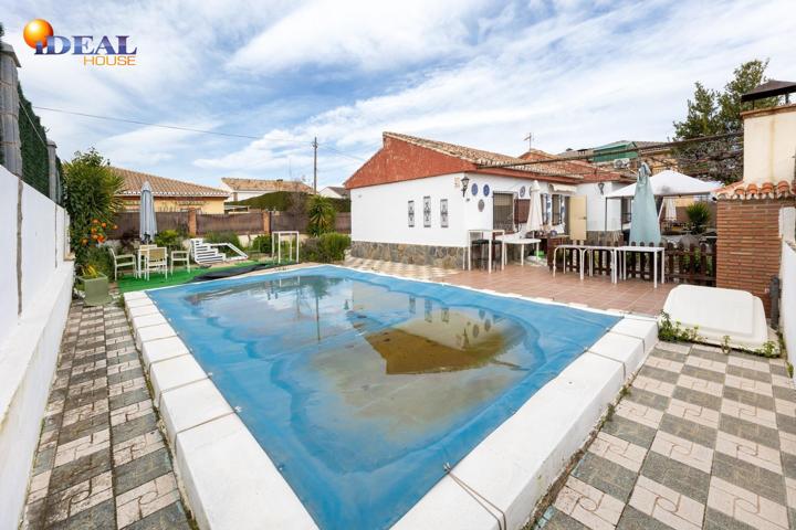 Chalet de una planta en Otura con jardín, piscina y terraza photo 0