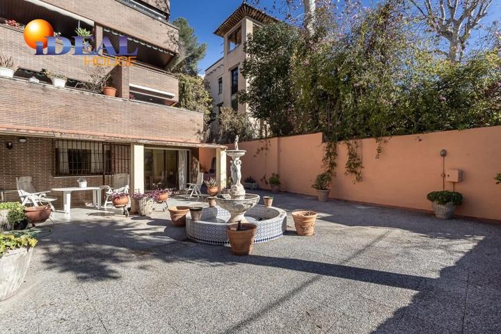 EXCLUSIVO PISO CON JARDÍN PRIVATIVO EN UNA DE LAS MEJORES URBANIZACIONES DE GRANADA photo 0