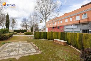 GRAN LOCAL EN VENTA EN GRANADA - AEROPUERTO photo 0