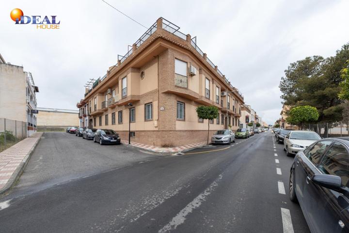 🏡 ¡Acogedor piso con garaje y trastero en Churriana de la Vega! photo 0