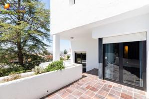 Exclusiva vivienda en El Serrallo con jardín, apartamento independiente y espectaculares vistas photo 0