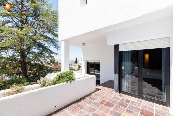 Exclusiva vivienda en El Serrallo con jardín, apartamento independiente y espectaculares vistas photo 0
