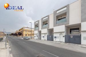 ¡IMPRESIONANTE CASA CON CALIDADES TOP Y COMPLETA DE EXTRAS EN MARACENA! photo 0