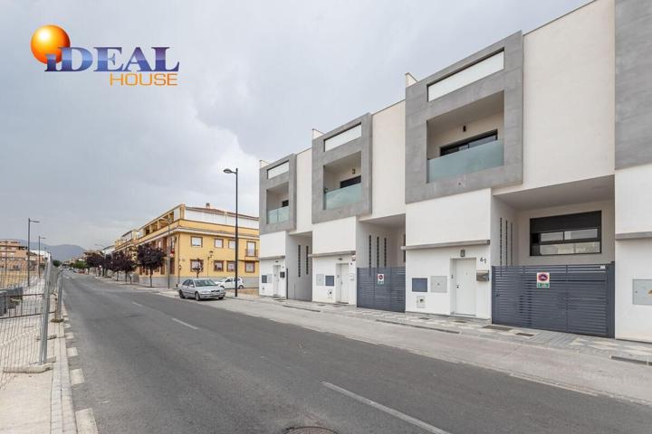 ¡IMPRESIONANTE CASA CON CALIDADES TOP Y COMPLETA DE EXTRAS EN MARACENA! photo 0