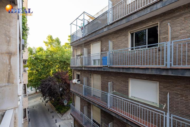 Estupendo piso en venta en calle Gran Capitan photo 0