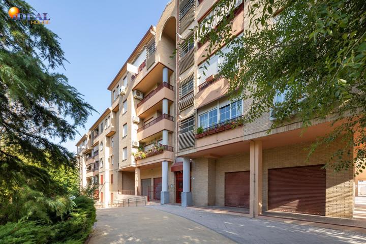 🏡 ¡Tu nuevo hogar en Granada! Piso en venta en Cercado de Miraflores con garaje incluido 🚗 photo 0