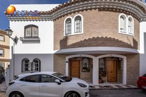Acogedora Casa en Cenes con piscina comunitaria photo 0