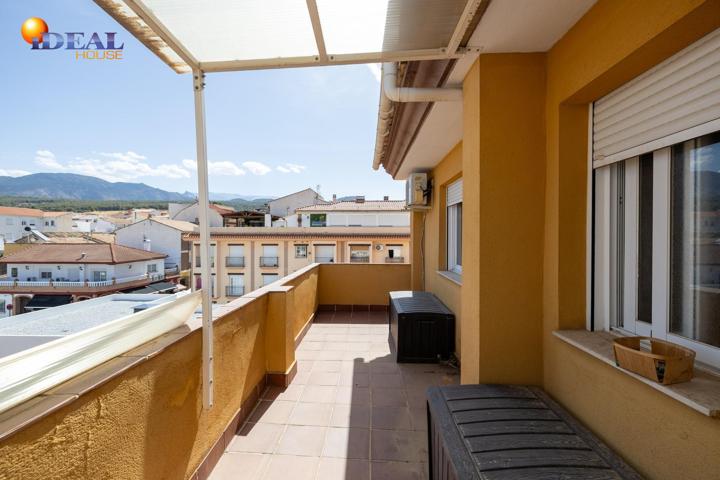 Ático luminoso con gran terraza en La Zubia y plaza de garaje photo 0