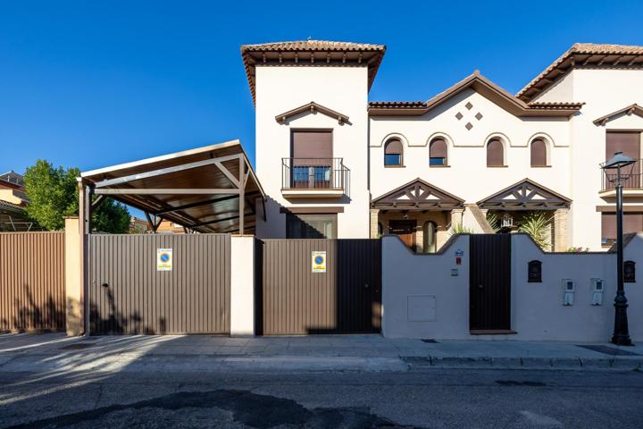 Casa Pareada en Ogijares: Tu Nuevo Hogar Espera por Ti Descubre esta impresionante casa pareada del año 2004, situada en la entrada de Ogijares photo 0