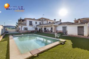 CHALET EN URBANIZACIÓN ENTRE ALAMOS (PANTANO DE CUBILLAS) photo 0