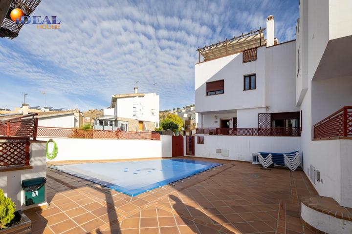 EXCLUSIVA CASA INDEPENDIENTE CON GARAJE PARA DOS COCHES CON PISCINA COMUNITARIA EN RESIDENCIAL PRIVADO, JUNTO ALBANTA Y EL VITHAS photo 0