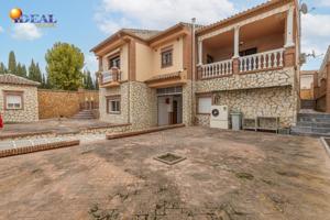 ESPECTACULAR CHALET EN UNA SOLA PLANTA CON PISCINA photo 0