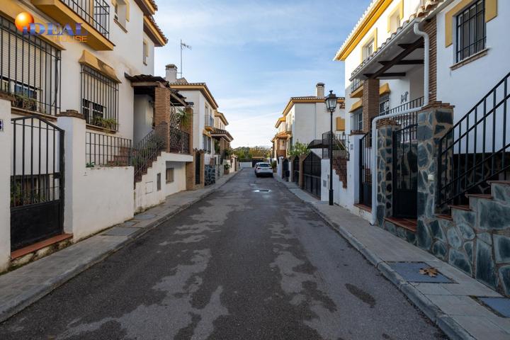 Preciosa casa pareada en venta en Ogijares, ideal para familia. photo 0