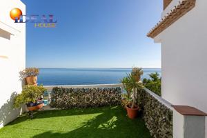 EL PRIVILEGIO DE VIVIR DONDE OTROS SOLO VERANEAN, Chalet Independiente en Primera Línea de Mar photo 0