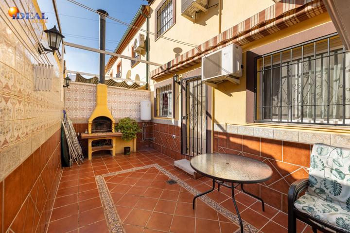 Excelente casa adosada en Jun con 5 dormitorios y 3 baños photo 0