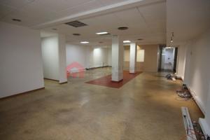 Oficinas 440m2 ideal para academia con entrada independiente a la de la comunidad de vecinos. photo 0