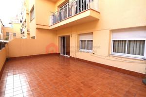 Junto plaza Joanic, piso de 3hab dobles 2 baños y terraza de 40 m2 con parquin incluido. photo 0