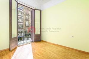 Piso en venta en una finca Regia en el barrio de Sant Antoni photo 0
