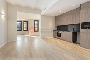 Estudio reformado en el corazón de Gràcia en finca regia de 1932 de 105 m² construidos photo 0