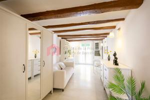 Acogedor estudio de 39 m² situado a un paso en una de las zonas más auténticas de Barcelona photo 0