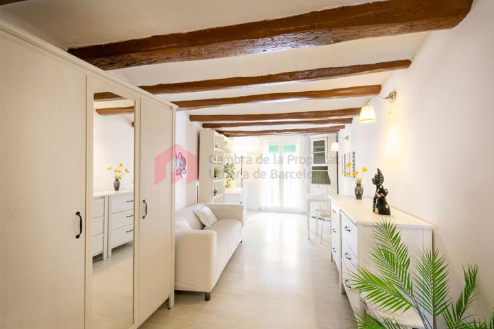 Acogedor estudio de 39 m² situado a un paso en una de las zonas más auténticas de Barcelona photo 0