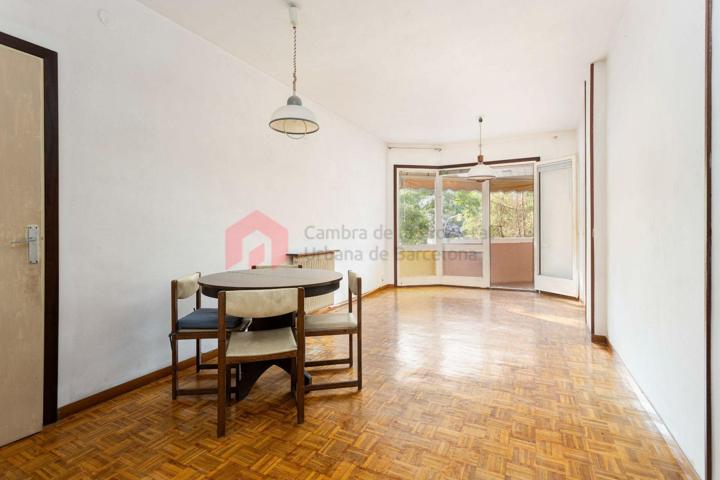 Piso Familiar de 4 habitaciones y 2 baños en Cardenal Reig en finca de 1980 photo 0