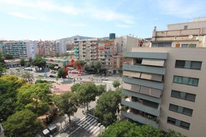 En calle Can Bruixa junto al metro Les Corts en 7 planta exterior con terraza de 3 hab 1 baño photo 0