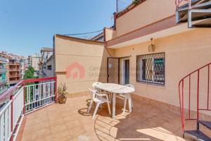 Ático de 4 habitaciones con 60 m² de terrazas en el centro de Santa Coloma photo 0