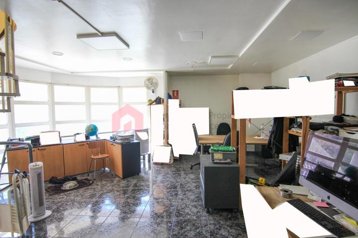 Fantástico edificio de oficinas con nave industrial y acceso para camiones de 5.000 kg en la zona de Singuerlin santa coloma de Gramenet photo 0