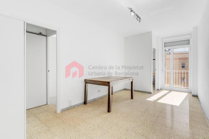 Exclusivo piso en venta de 3 habitaciones, en una 4 planta, soleado y con ascensor en el centro d'Esplugues de Llobregat photo 0