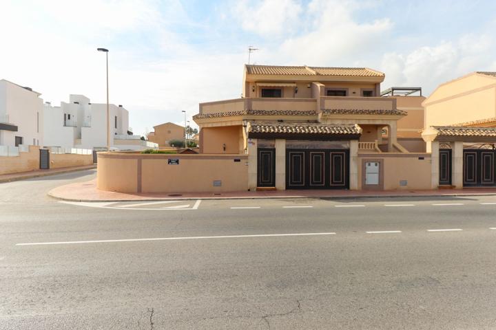 Villa En venta en Torrevieja photo 0