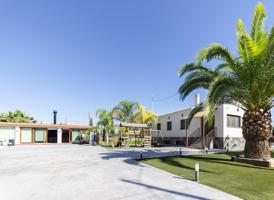 🏡 Exclusivo Chalet de Lujo con Piscina Climatizada, Domótica y Acabados Premium photo 0