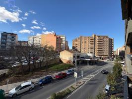 Piso de 4 habitaciones en Avda Zaragoza photo 0