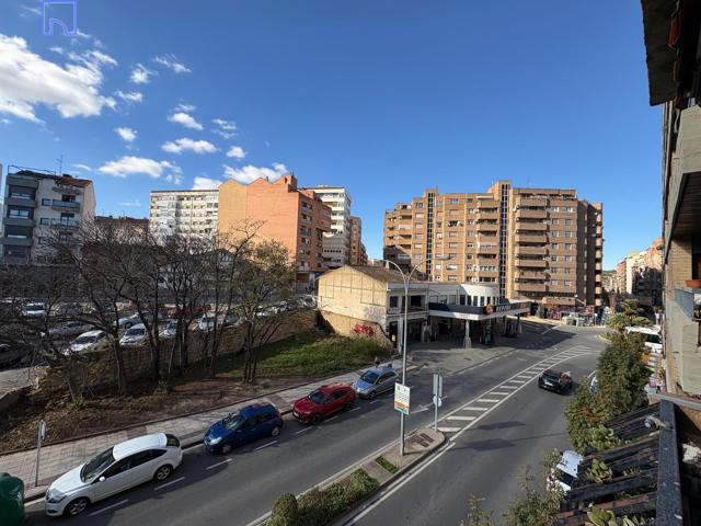 Piso de 4 habitaciones en Avda Zaragoza photo 0