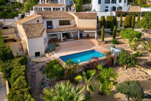 Villa En venta en Altea photo 0