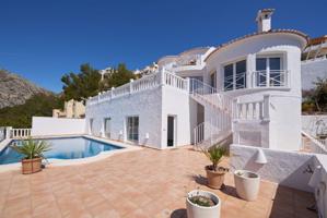 Villa En venta en Altea photo 0