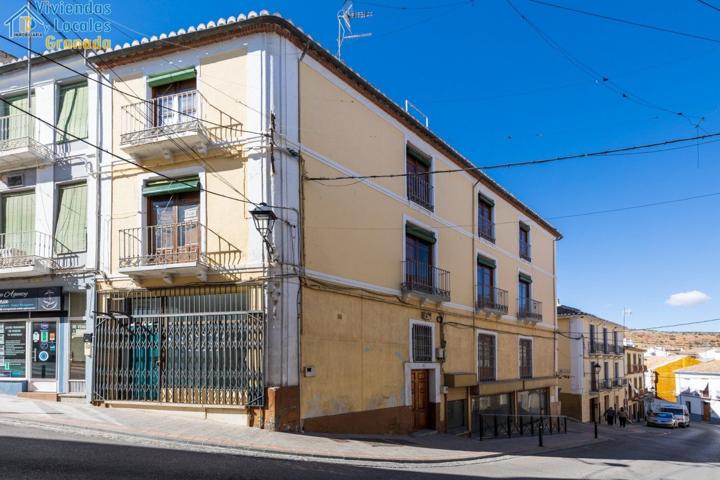 Espectacular casa a 3 calles con vivienda y locales comerciales en pleno centro de Alhama de Gr photo 0