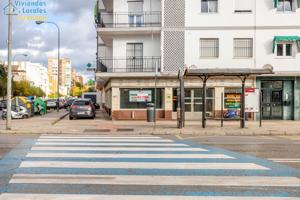 Localazo en esquina con mas de 30 de fachada. Avd de Dilar junto ambulatorio del Zaidín photo 0