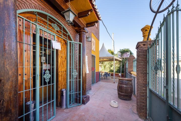 Edificio en venta o alquiler con opción a compra con gran negocio de restauración y vivienda photo 0