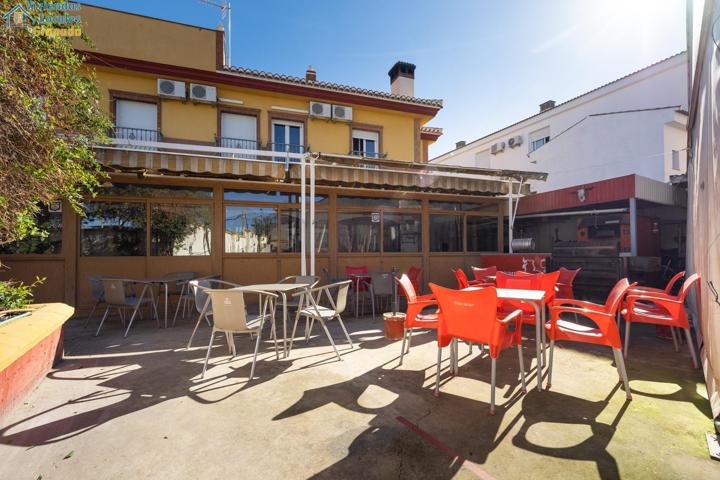 Edificio en venta o alquiler con opción a compra con gran negocio de restauración y vivienda photo 0