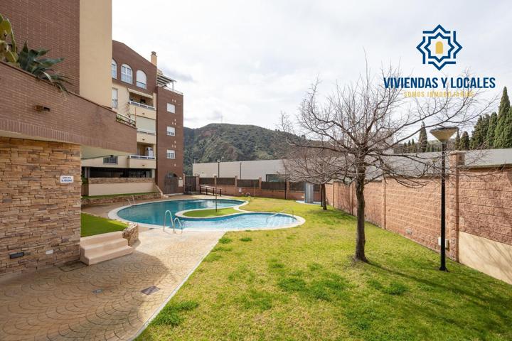 Estupendo piso con garaje y piscina en nuevo acceso Alhambra photo 0