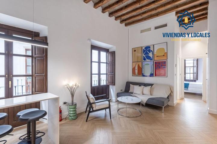 Exclusivo piso con reforma de diseño en el corazón de Granada photo 0