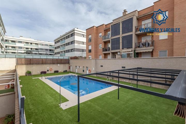 PISO LUMINOSO EN BUEN ESTADO CON PISCINA COMUNITARIA, DOS GARAJES Y TRASTERO photo 0