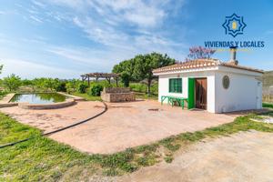 Finca rústica en venta con casa, nave y piscina photo 0