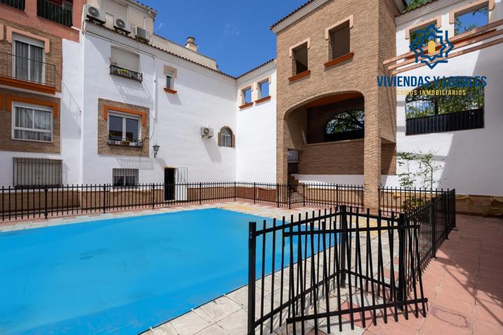 ¡MAGNÍFICA CASA ADOSADA EN RESIDENCIAL CON PISCINA – ZONA ESTACIÓN DE AUTOBUSES – FERIAL. GRANADA photo 0